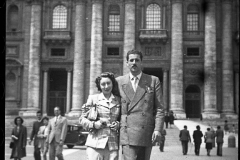 A2 172 Roma 8 maggio 1946 San Pietro, Marcella e Gianni fidanzati