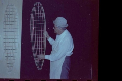 A20 7152 Roma marzo 1978 Modello del dirigibile "Norge" in scala uno settantacinque destinato al Museo dell'Aeronautica Militare di Vigna di Valle, fasi della costruzione.