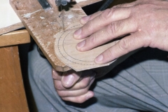 A20 7335 Roma giugno 1974 sottobicchieri e sottobottiglie con legno traforato e stuzzicadenti, fasi avanzamento del lavoro.