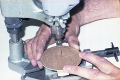 A20 7336 Roma giugno 1974 sottobicchieri e sottobottiglie con legno traforato e stuzzicadenti, fasi avanzamento del lavoro.