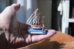 A21 8324 Roma giugno 1986 Modellino dell' "Amerigo Vespucci" per il Presidente Cossiga, collezionista di navi in miniatura.