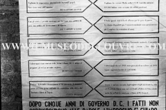 A7-839-Roma-maggio-1953Manifesti-in-lotta-ovvero-aspetti-della-propaganda-elettorale-per-le-politiche-del-7-giugno-1953