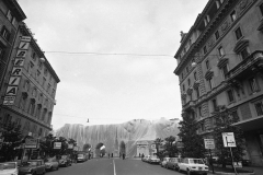 V. Biffani Christo The Wall, wrapped Roman Wall via Veneto & villa Borghese, Rome 29 gennaio 1974-114