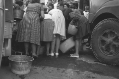 1960  Fila davanti la fontanella a  Garbatella Roma